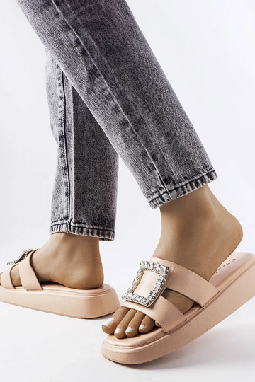 Chanclas beige con circonitas Fusberta