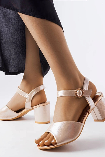Sandalias de tacón doradas Vinceza