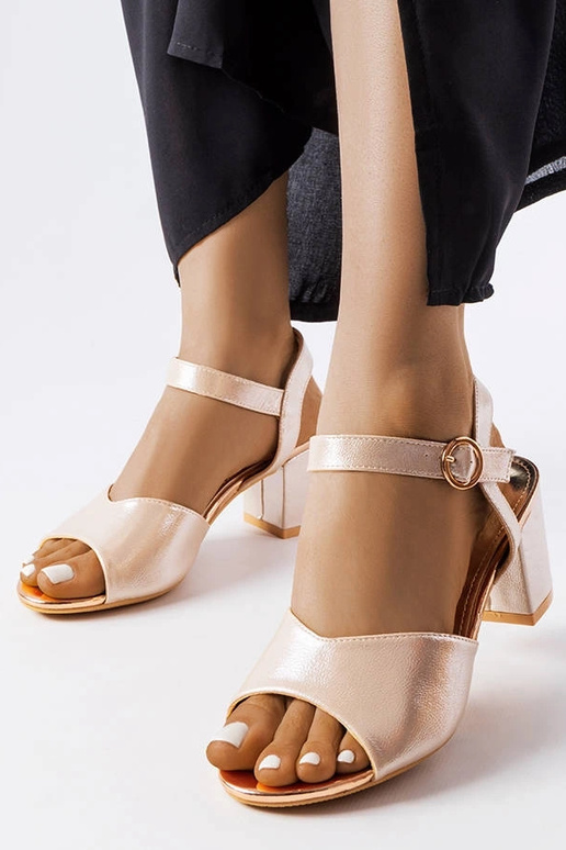 Sandalias de tacón doradas Vinceza Sandalias de tacón doradas Vinceza