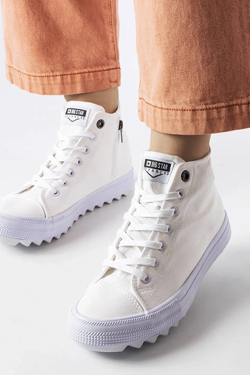 Zapatillas altas blancas...