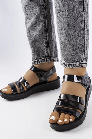 Sandalias de cuña de piel...