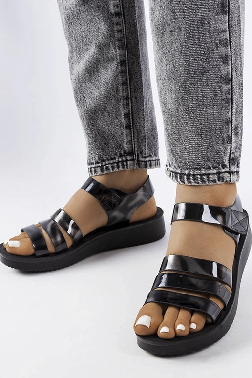 Sandalias de cuña de piel de charol...