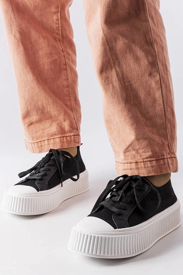 Zapatillas de tela negra sobre plataforma Mallus