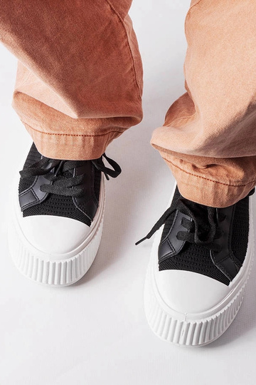 Zapatillas de tela negra sobre plataforma Mallus 2