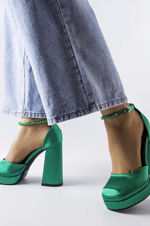 Zapatos de salón verdes con tacón... Zapatos de salón verdes con tacón...