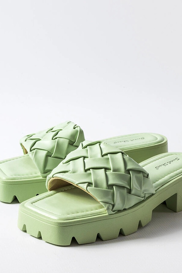 Chanclas con suela de tractor verde Lora 2