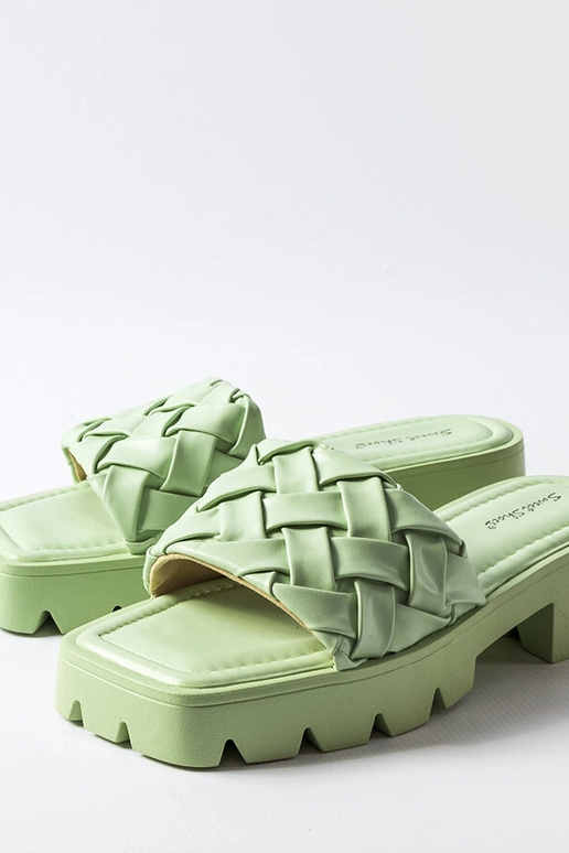 Chanclas con suela de tractor verde Lora