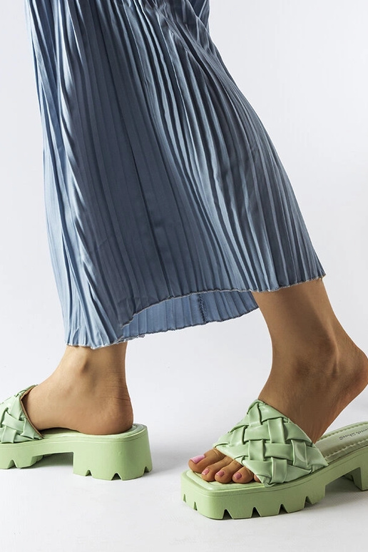 Chanclas con suela de tractor verde Lora