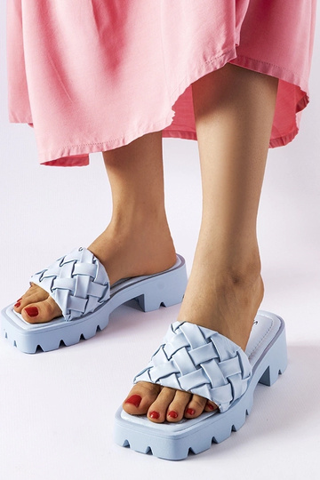 Chanclas con suela de tractor azul Lora