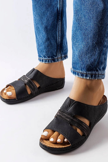 Chanclas de cuña ligeras negras Oliwia 2