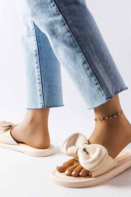 Chanclas beige con lazo Lende