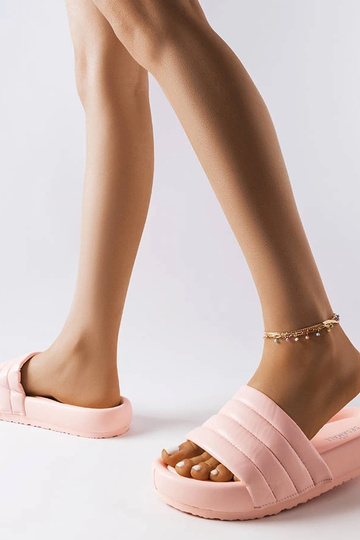 Chanclas rosas decoradas... 2