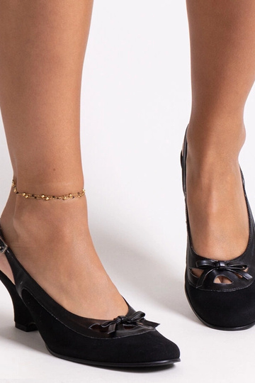 Zapatos de salón negros...