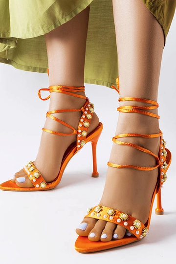 Sandalias naranjas decoradas con perlas Grange