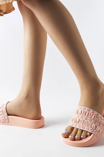 Chanclas con volantes Ernest de color rosa 2