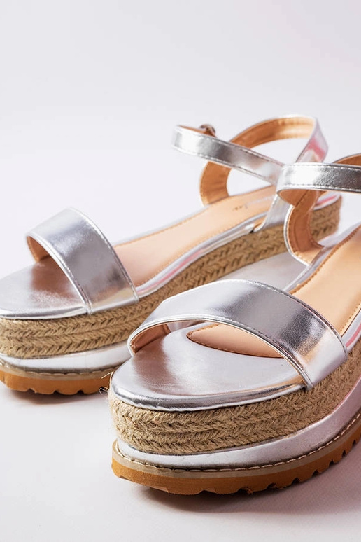 Sandalias plateadas de plataforma,... Sandalias plateadas de plataforma,...