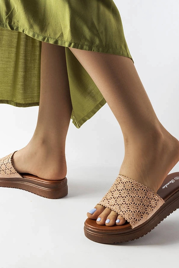 Sandalias rosas caladas con circonitas Irvine