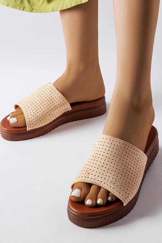 Zapatillas color arena con caña de... Zapatillas color arena con caña de...