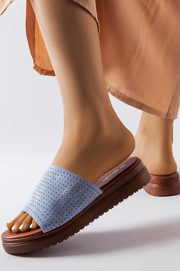 Chanclas azules caladas de... 2