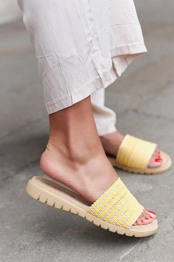 Chanclas trenzadas... 2