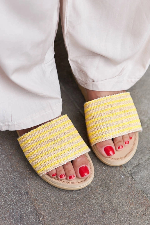 Chanclas trenzadas amarillas Capovalle