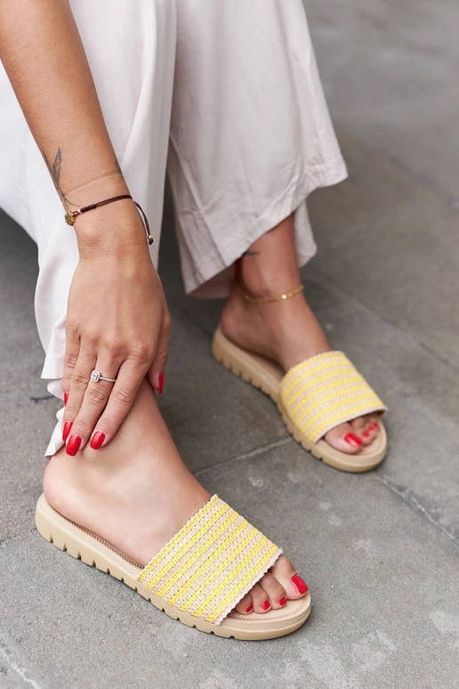 Chanclas trenzadas amarillas Capovalle