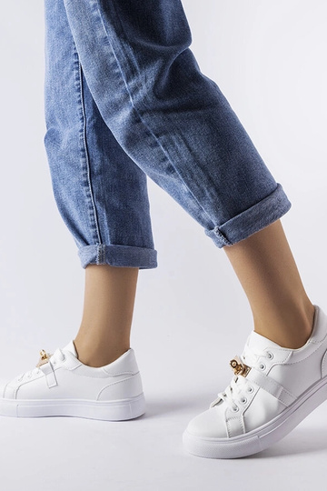 Zapatillas blancas con detalles dorados Letteria