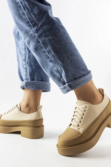 Zapatos planos beige oscuro...