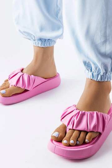 Chanclas fruncidas color rosa de Filena 2