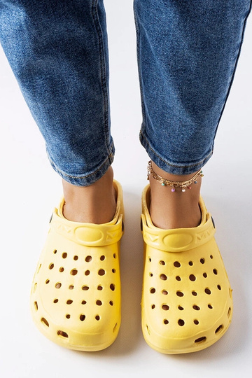 Chanclas de espuma amarilla... 2