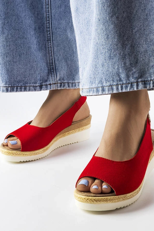 Sandalias rojas sobre plataforma,... Sandalias rojas sobre plataforma,...