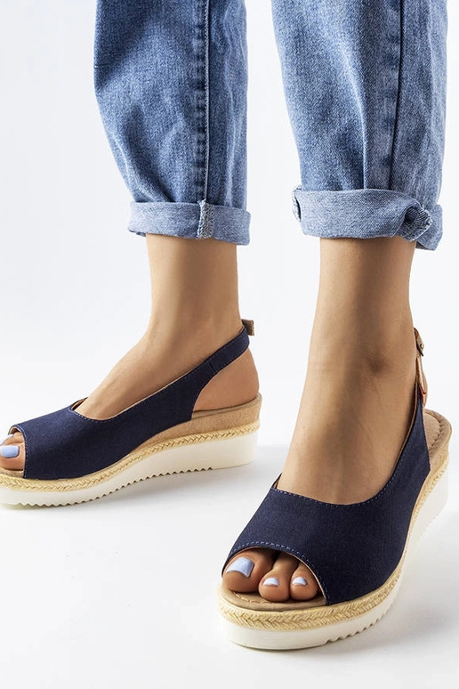 Sandalias azul marino sobre... Sandalias azul marino sobre...