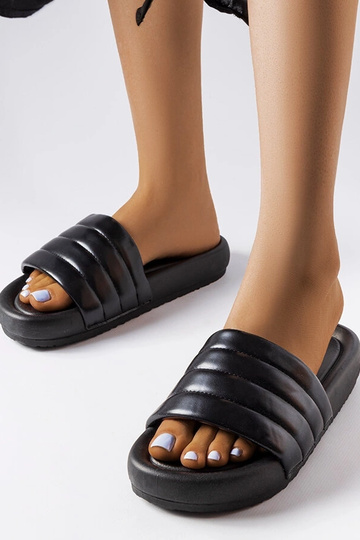 Chanclas casuales negras...