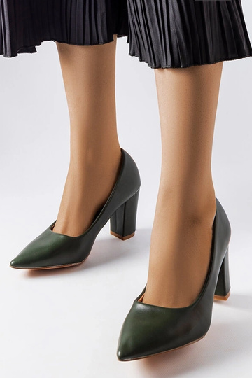 Zapatos de salón con tacón Maurelle en color verde