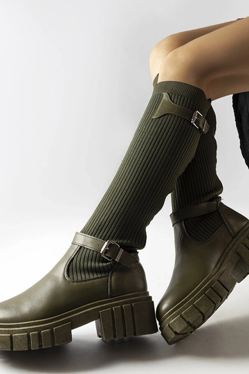 Botas de caña alta verdes... 2