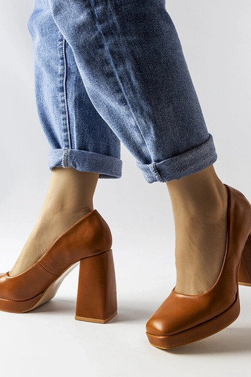 Zapatos de tacón alto...