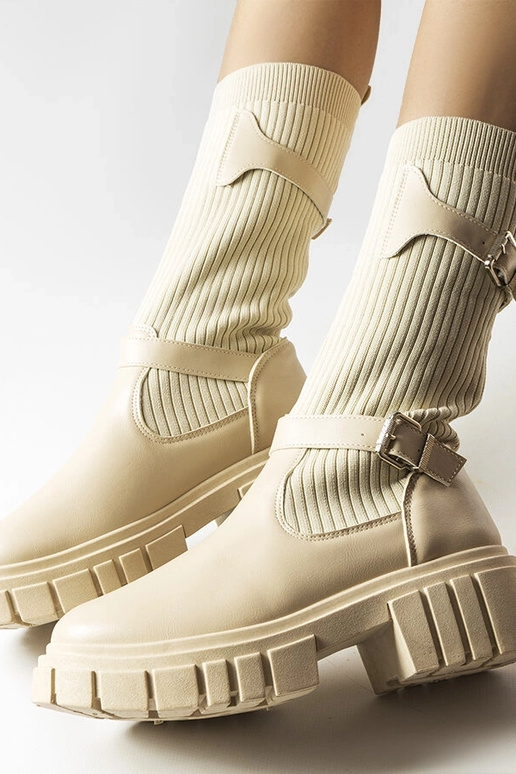 Botas beige elegantes con caña... Botas beige elegantes con caña...