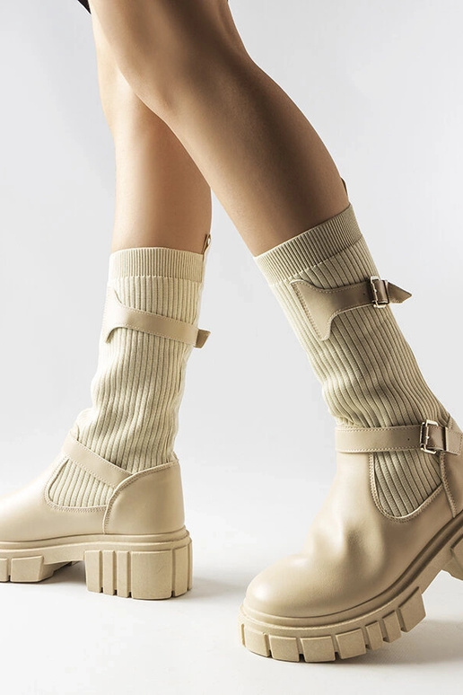 Botas beige elegantes con caña... Botas beige elegantes con caña...