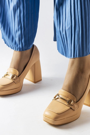 Zapatos de salón beige con tacón geométrico Blaiss