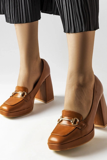 Zapatos de salón marrones con tacón geométrico Blaiss