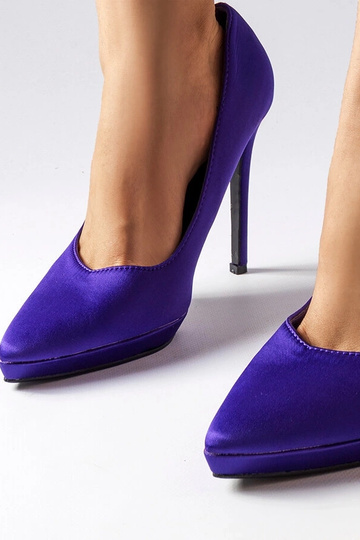 Tacones de satén morado Silje