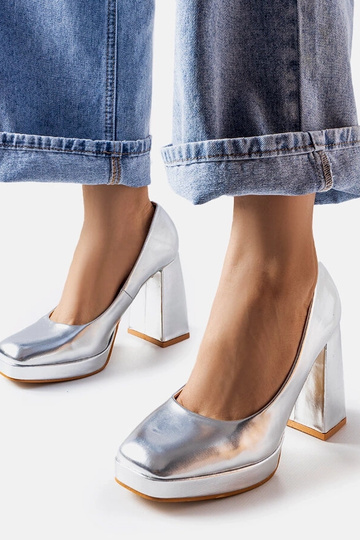 Zapatos de tacón alto... 2