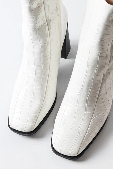 Botines blancos Belluci con piel sintética de cocodrilo 2