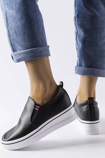 Zapatillas de cuña Dionisia negras 2