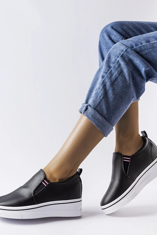 Zapatillas de cuña Dionisia negras