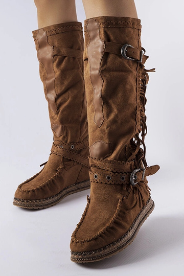 Botas marrones con cuña...