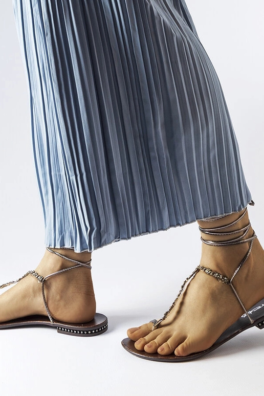 Sandalias gris oscuro con circonitas...