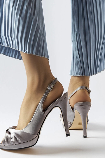 Sandalias de tacón alto... 2