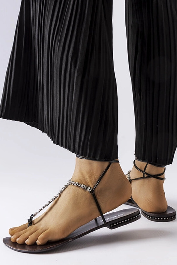 Sandalias negras con piedras de circonio, "Troghi"