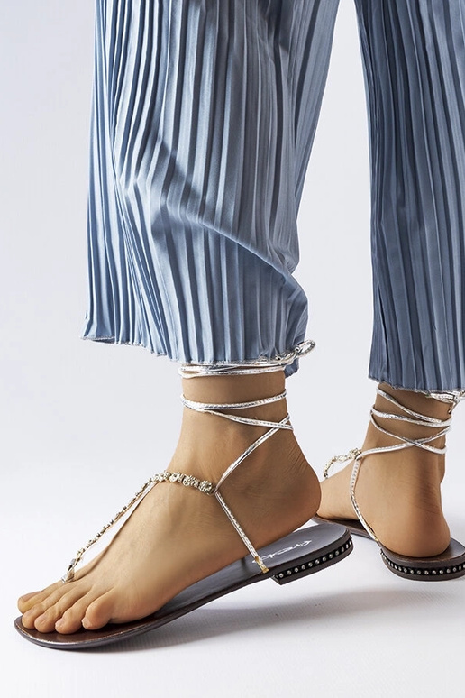 Sandalias plateadas con circonitas...